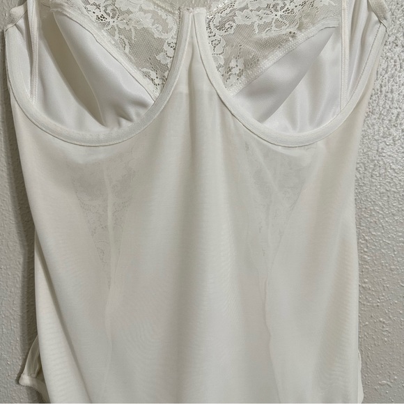 MAIDENFORM Ultra-Firm Body Shaper With Built-In Underwire Bra - Picture 7 of 11